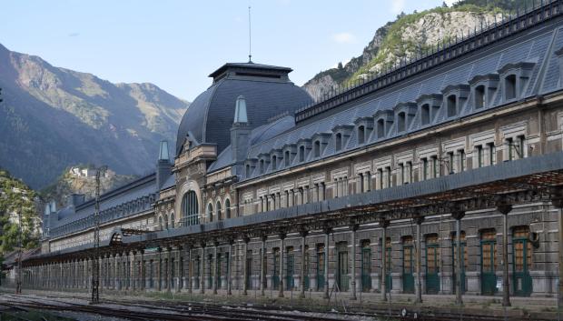 Fachada estación central Canfrac