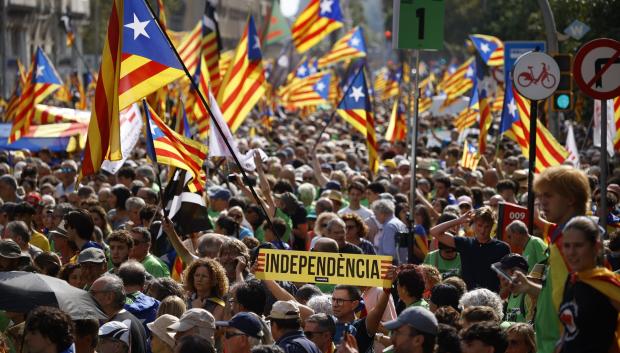 Decenas de personas durante la manifestación de ACN por la Diada, a 11 de septiembre de 2024, en Barcelona, Catalunya (España). Assemblea Nacional Catalana (ANC), Òmnium Cultural, Associació de Municipis per la Independència (AMI), Consell de la República, La Intersindical, CIEMEN y CDR, entidades organizadoras de las manifestaciones de la Diada de Catalunya, han instado a la "movilización multitudinaria" en el primer 11 de septiembre sin un presidente independentista al frente de la Generalitat desde hace 12 años.

Kike Rincón / Europa Press
11 SEPTIEMBRE 2024;MANI;DIADA;CATALUÑA;
11/9/2024