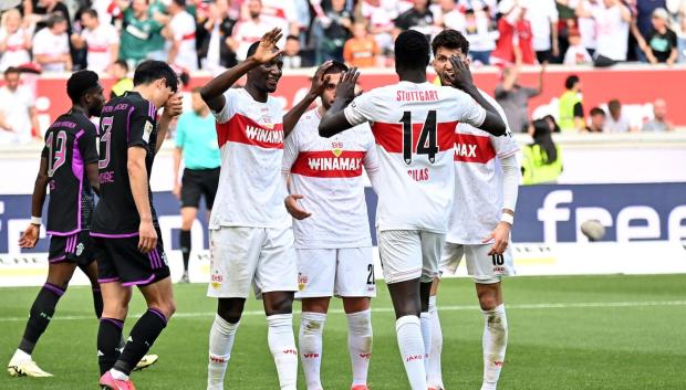 Los jugadores del Stuttgart celebran un gol contra el Bayern la temporada pasada