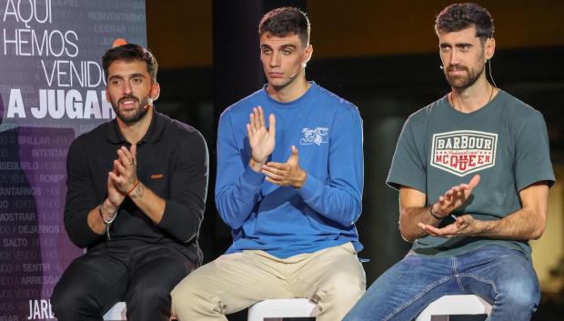 Facundo Campazzo junto a Carlos Alocén y Joan Sastre en el acto de presentación de la Liga ACB