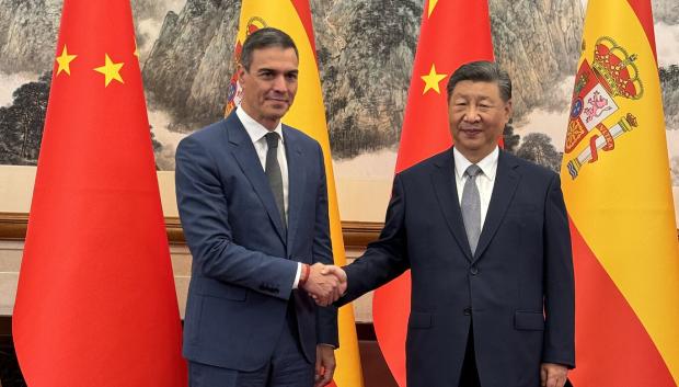 Pedro Sánchez junto al presidente de China durante su visita