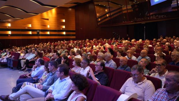 Parte del público asistente a la conferencia