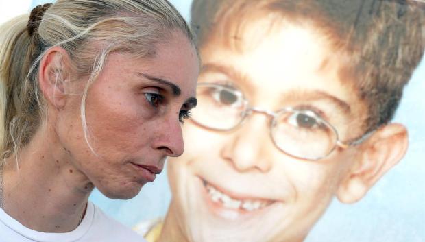 Ithaisa Suárez, madre de Yéremi Vargas (el niño en la imagen del fondo)