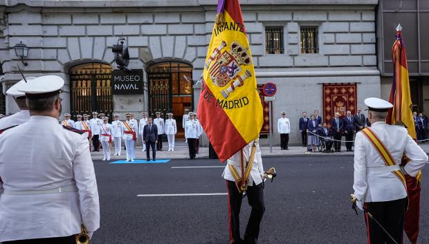 Entrega de una nueva bandera nacional a la Agrupación de Infantería de Marina de Madrid