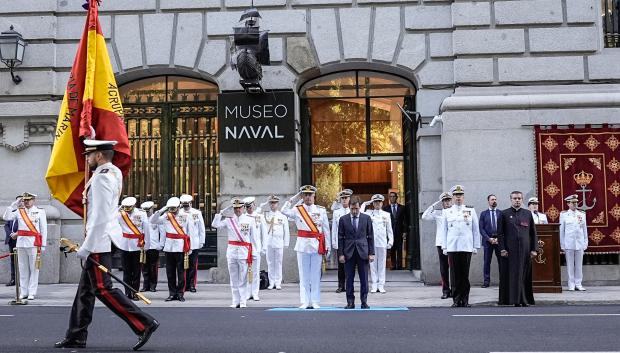 Entrega de una nueva bandera nacional a la Agrupación de Infantería de Marina de Madrid