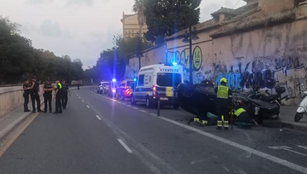 Otra imagen del siniestro sucedido en el centro de Valencia entre dos turismos