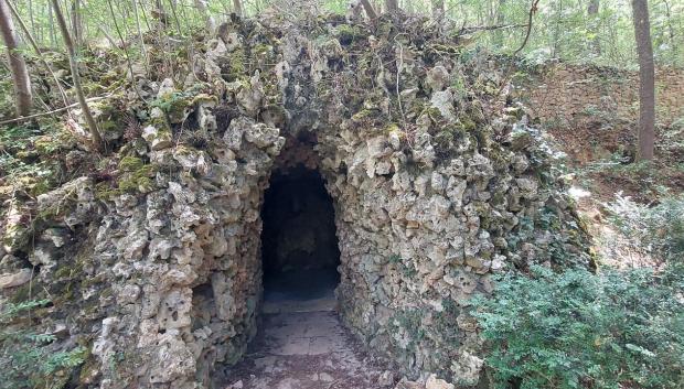 Entrada a la ermita subterránea de San José, en Oña