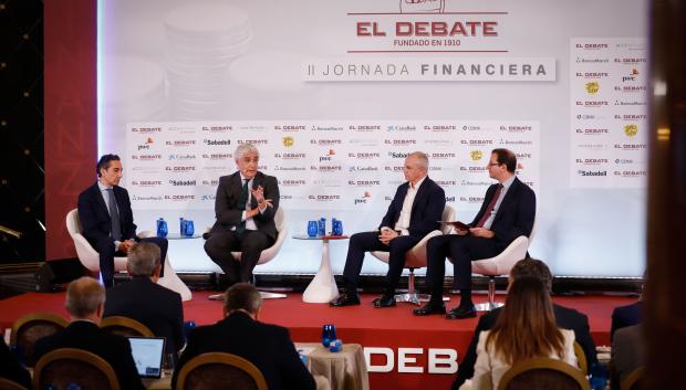 Juan Luis García Alejo, director general de Andbank; Xavier Blanquet, subdirector general y director del Negocio de Banca Privada de Banco Sabadell; y Carlos Navarro, subdirector general adjunto de Banca March y director de Banca Privada de Banca March