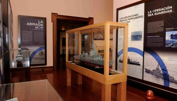 La maqueta de la fragata F-105, instalada en el Museo Naval