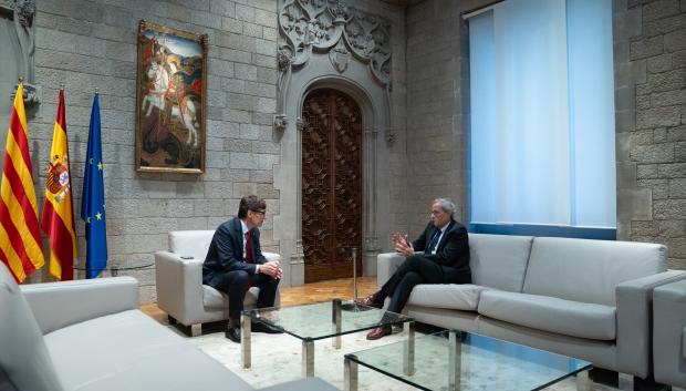 Salvador Illa y el expresidente Quim Torra, en la Generalitat