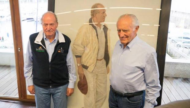 Don Juan Carlos y Josp Cusí en 2015 en Sangenjo