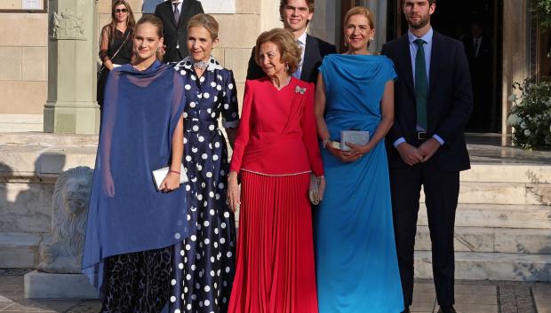 Irene Urdanagarin, la Infanta Elena de Borbón. la Reina Sofía de Grecia, la Infanta Cristina de Borbón, Miguel Urdangarin y Juan Urdangarin llegan a la Catedral de la Anunciación de Santa María para asistir al enlace matrimonial entre Teodora de Grecia, cuarta hija del Rey Constantino II de Grecia, con Matthew Kumar, a 28 de septiembre de 2024, en Atenas (Grecia)

José Ruiz / Europa Press
BODA;FAMILIA REAL;GENTE;IGLESIA
28/9/2024