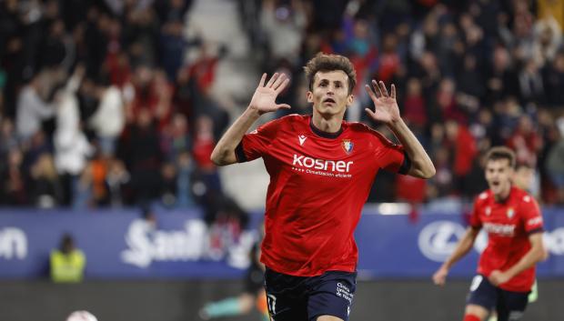 Ante Budimir celebra el primer gol de Osasuna