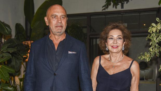 Journalist Ana Rosa Quintana and Juan Muñoz arriving to Constanza Villa-Mir and Daniel's pre-wedding in Seville. October 4 2024