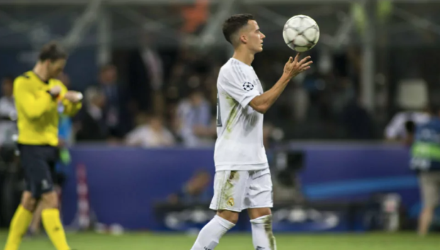 Lucas Vázquez de camino a tirar el penalti de la final de la Champions 2016