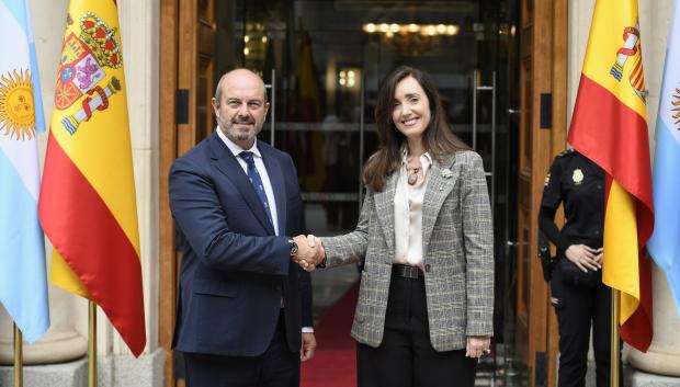 El presidente del Senado, Pedro Rollán, durante el recibimiento a la vicepresidente y presidenta del Senado Argentino, Victoria Villarruel, en el Senado
Fernando Sánchez / Europa Press
07 OCTUBRE 2024;ROLLÁN;ARGENTINA;VICEPRESIDENTA;VILLARUEL
07/10/2024