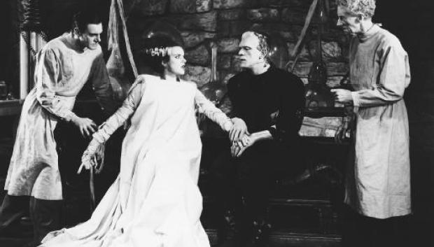 Escena de La novia de Frankenstein, con el actor Boris Karloff como La criatura