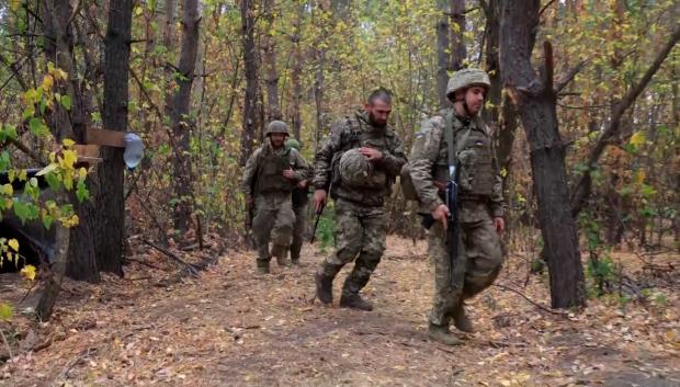 Militares ucranianos cerca de Járkov