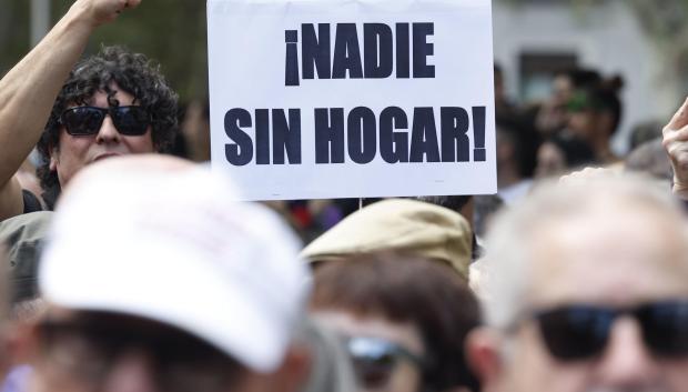 Carteles en la protesta contra la subida de los alquileres, este domingo en Madrid