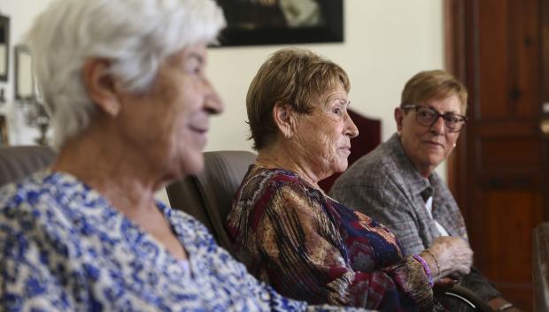 María Rosa Clotet (i), de 77 años, Manoli López, de 87, y María del Carmen Navas, de 80, misioneras eclesianas que sirvieron en Tánger