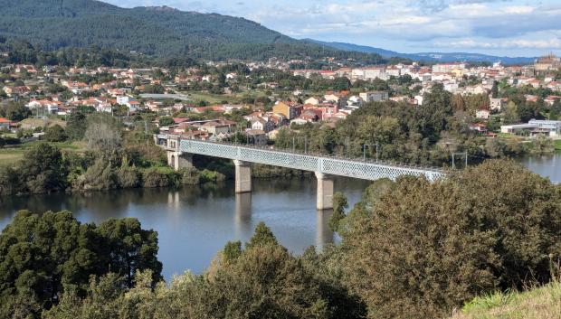 El puente internacional sobre el río Miño, visto desde la Fortaleza de Valença