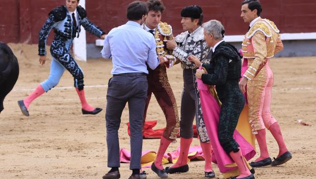 Bullfighter Andres Roca Rey during a bullfight belonging to the " Feria de Otoño " in Madrid, 6 October 2024.