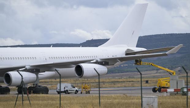 Vista de un avión en el aeropuerto de Ciudad Real, este martes