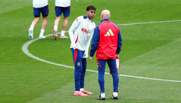 Luis de la Fuente y Lamine Yamal en un entrenamiento de la selección española