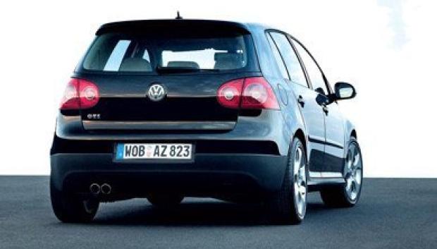 La trasera del Golf GTi que guarda Ayuso