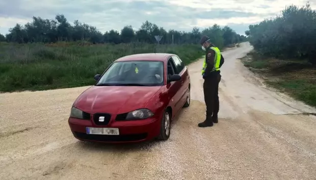 Circular por caminos de tierra supone un problema legal