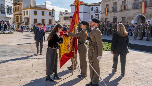 Jóvenes jurando bandera en Baena