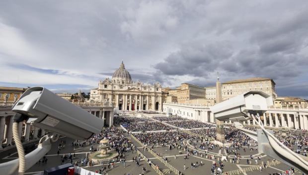 Vista de la Santa Misa y canonización de 14 santos dirigida por el Papa Francisco en la Plaza de San Pedro