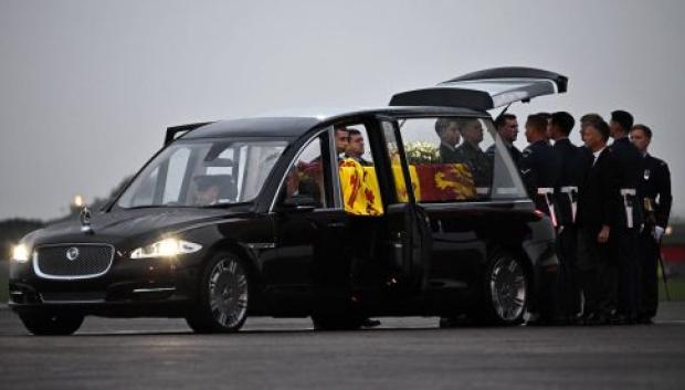 Isabel II participó en el desarrollo de su coche fúnebre