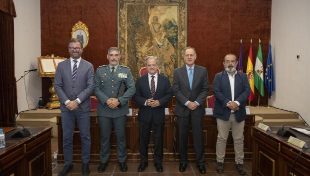 Firma del convenio entre Diputación y Guardia Civil