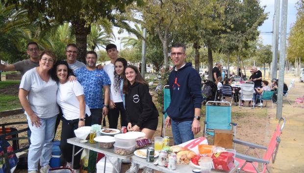 Los cordobeses celebrando el día de San Rafael con el típico perol