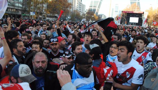 Imagen del ambiente previo a la final de la Copa Libertadores entre River Plate y Boca Juniors