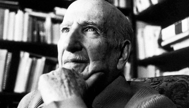 El poeta y Premio Nobel Vicente Aleixandre fotografiado en 1977