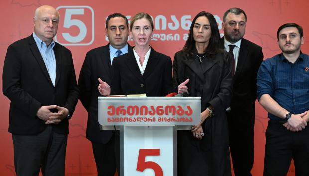 Tina Bokuchava, presidenta del partido de oposición Movimiento Nacional Unido, durante una rueda de prensa tras las elecciones