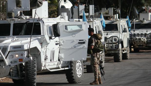 Soldados del Ejército libanés y miembros de Unifil patrullan cerca de la aldea de Marjayoun, en el sur del Líbano