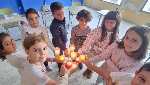 Niños con sus velas