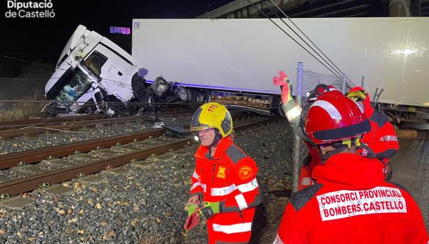 Cortada la línea de tren entre Valencia y Barcelona