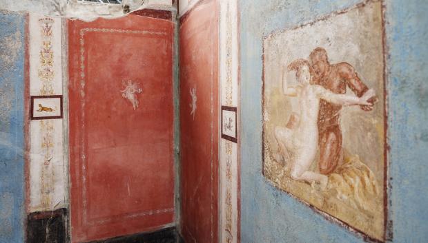 Nuevos frescos en buen estado, entre ellos uno sobre el mito griego de Hipólito y Fedra, han sido descubiertos en la excavación de unas pequeñas casas en Pompeya