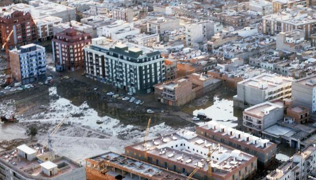 Vista panorámica de la ciudad de Tabernes por la rotura de la presa de Tous en 1982