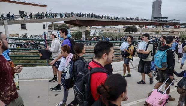 Riadas de voluntarios en Valencia