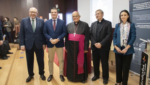 Participantes en el acto inaugural de las jornadas