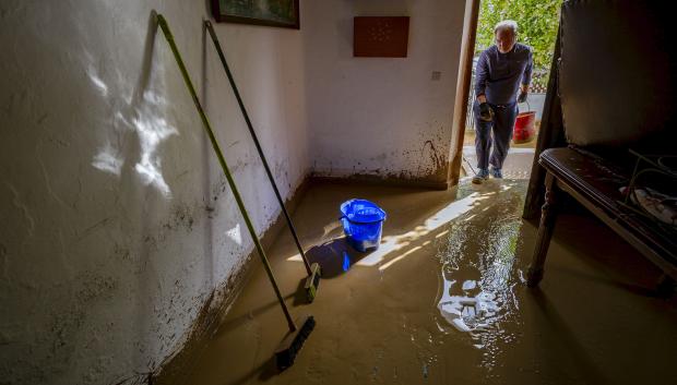 Aspecto del interior de una vivienda del barrio de Cártama (Málaga), tras el desborde del río Guadalhorce este pasado martes 29 de octubre.EFE/Jorge Zapata.