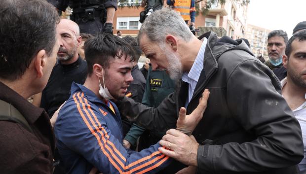 Spanish King Felipe VI during a visit to Paiporta  after flods in Paiporta (Valencia). 03 November 3 2024