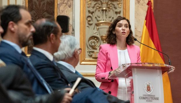 La presidenta de la Comunidad de Madrid, Isabel Díaz Ayuso, en la Universidad Complutense