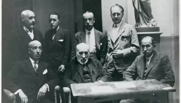 Junto a Ramón y Cajal se encuentra Antonio de Gregorio Rocasolano