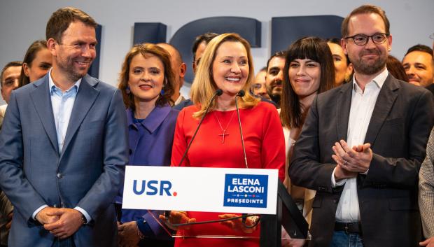 Elena Lasconi, Candidata por la liberal conservadora Unión Salvar Rumanía (USR) quedó en tercera posición con el 15 % de los votos.